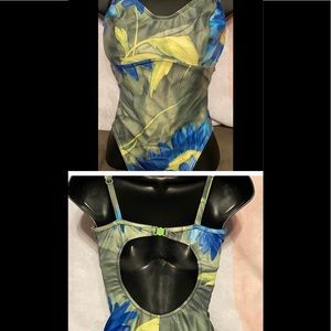 Women’s 1 Pc Swimsuit Sz 12. Christina